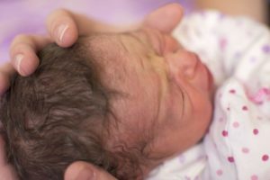 Что делать с шишкой на лбу у младенца с рождения?
