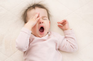 Беспокойство во время зевания у ребёнка
