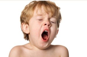 Беспокойство во время зевания у ребёнка