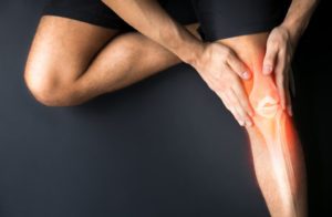 Тяжесть и боли в колене