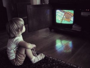 Ребенок после просмотра телевизора часто моргает уже несколько дней