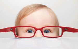 Для чего очки для чтения, когда ребенок плохо видит вдаль