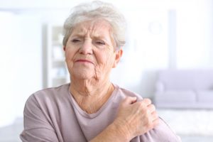 Уплотнение в груди у пожилой бабушки
