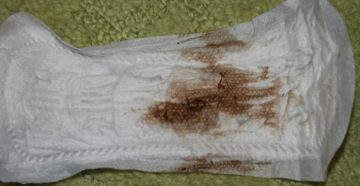 Коричневые выделения вместо месячных у девочки подростка