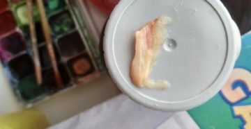 Высморкнул большой сгусток из правой ноздри Высморкнул большой сгусток из правой ноздри