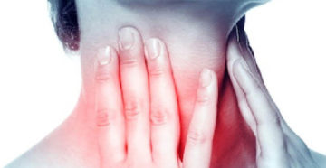 Урчит в облости гортани