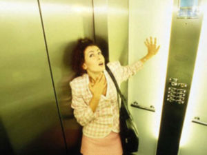 Очень сильная боязнь лифтов