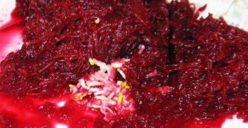 Стул с красным цветом, может ли быть от свёклы?